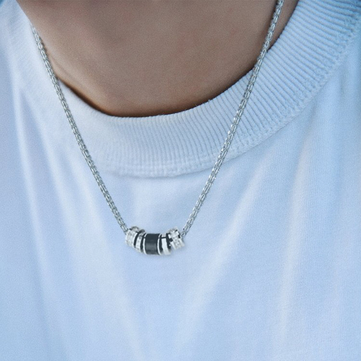 Men's Barrel Accent Necklace worn with a light blue T-shirt for a casual minimalist look